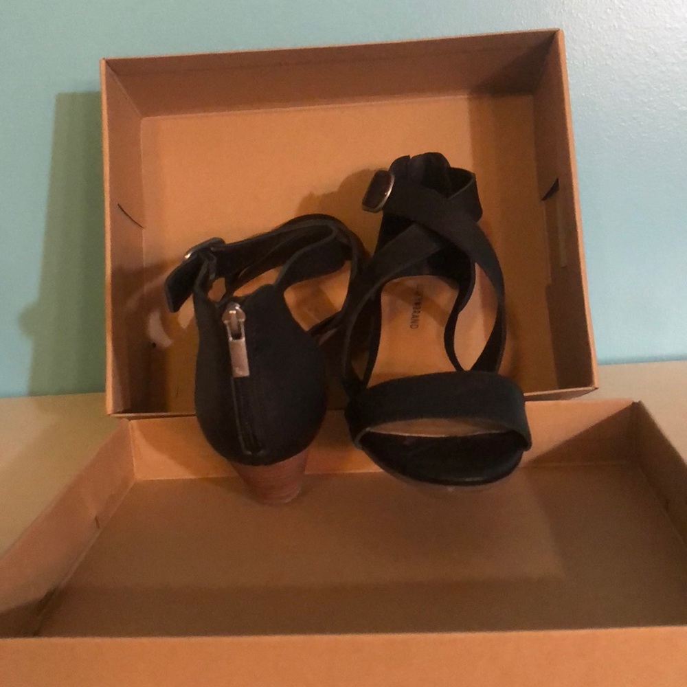 Lucky black leather sandals 9.5